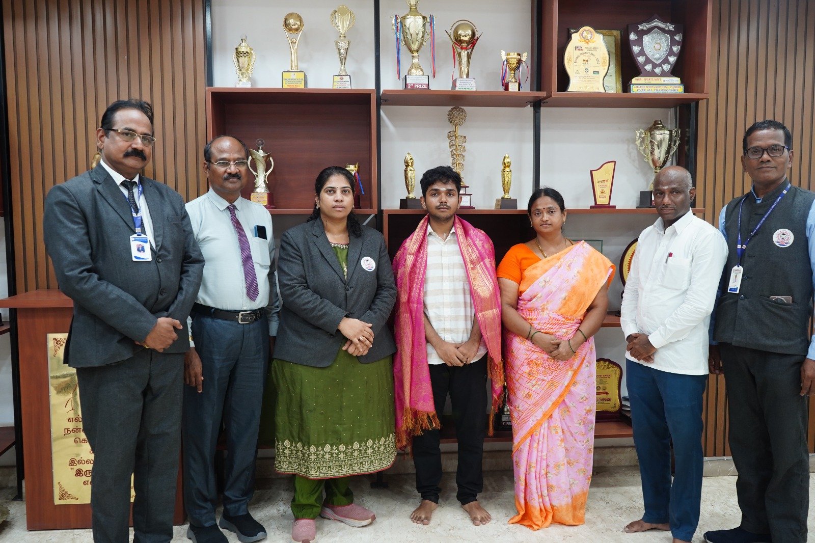 HONOURING AND APPRECIATING RANIPET DISTRICT FIRST HEMACHANDRAN S BY SCHOOL MANAGEMENT